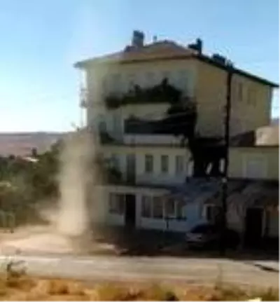 Elazığ'da hortum anı kamerada Elazığ'da hortum anı kamerada