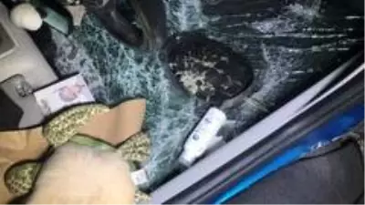 Ellerini dezenfekte ederken, takla atıp sürüklendi Ellerini dezenfekte ederken, takla atıp sürüklendi