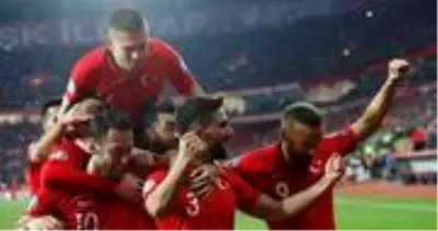 Emre Belözoğlu, Cenk Tosun transferi için devreye girdi Emre Belözoğlu, Cenk Tosun transferi için devreye girdi