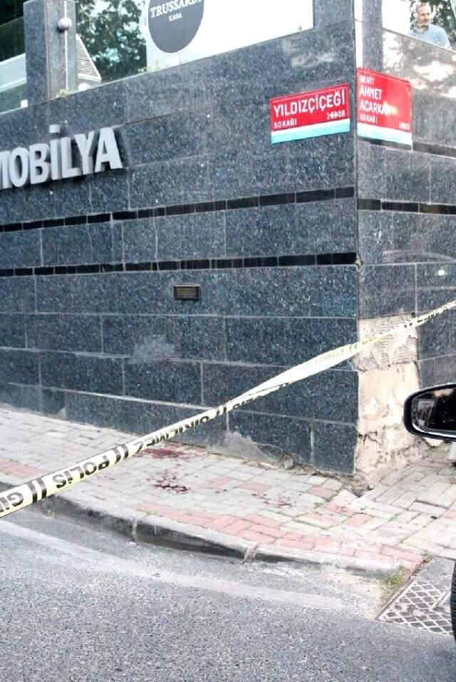 Etiler'de değnekçiler arasındaki otopark kavgası kanlı bitti Etiler'de değnekçiler arasındaki otopark kavgası kanlı bitti