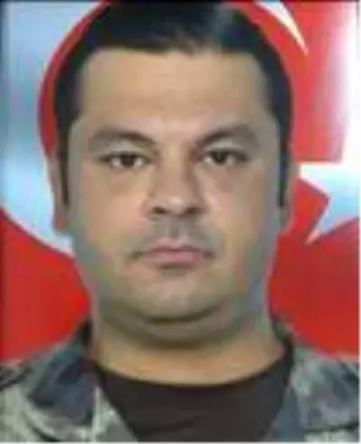 Evinde ölü bulunan özel harekat polisi toprağa verildi Evinde ölü bulunan özel harekat polisi toprağa verildi