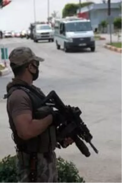 Evinde ölü bulunan özel harekat polisi toprağa verildi Evinde ölü bulunan özel harekat polisi toprağa verildi