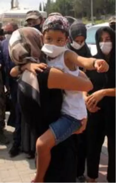 Evinde ölü bulunan özel harekat polisi toprağa verildi Evinde ölü bulunan özel harekat polisi toprağa verildi