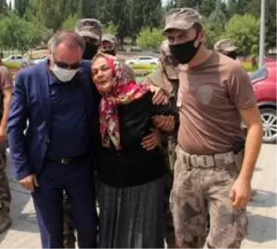 Evinde ölü bulunan özel harekat polisi toprağa verildi Evinde ölü bulunan özel harekat polisi toprağa verildi