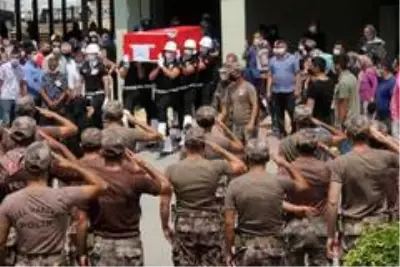 Evinde ölü bulunan özel harekat polisi toprağa verildi Evinde ölü bulunan özel harekat polisi toprağa verildi