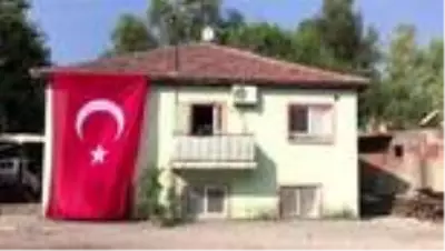 Hakkari'de şehit olan özel harekat polisinin acı haberi Antalya'daki ailesine verildi Hakkari'de şehit olan özel harekat polisinin acı haberi Antalya'daki ailesine verildi
