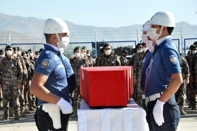 Hakkari'de şehit özel harekat polisleri memleketlerine uğurlandı