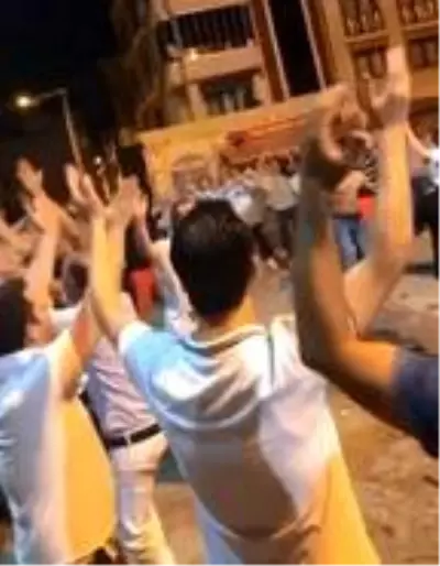 Düğüne katılan davetlilere koronavirüs bulaştırdığı iddia edilen kadınla ilgili İl Sağlık Müdürlüğü'nden açıklama geldi Düğüne katılan davetlilere koronavirüs bulaştırdığı iddia edilen kadınla ilgili İl Sağlık Müdürlüğü'nden açıklama geldi