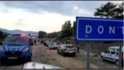 Muğla'da işçileri taşıyan midibüs şarampole yuvarlandı: 2 ölü, 18 yaralı Muğla'da işçileri taşıyan midibüs şarampole yuvarlandı: 2 ölü, 18 yaralı
