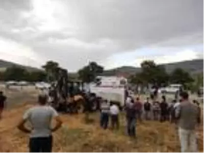İşçilerin taşındığı servis midibüsü şarampole devrildi: 2 ölü, 18 yaralı İşçilerin taşındığı servis midibüsü şarampole devrildi: 2 ölü, 18 yaralı