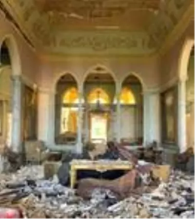 Lübnan patlamasında 160 yıllık tarihi Sursock Sarayı da hasar gördü Lübnan patlamasında 160 yıllık tarihi Sursock Sarayı da hasar gördü