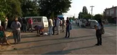 Minibüs ile otomobil çarpıştı. 1 ölü Minibüs ile otomobil çarpıştı. 1 ölü