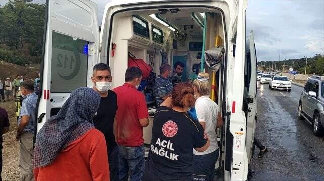 Muğla'da işçileri taşıyan midibüs devrildi: 1 ölü, 12 yaralı Muğla'da işçileri taşıyan midibüs devrildi: 1 ölü, 12 yaralı