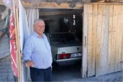24 yıldır kullandığı ve hiç ceza yemediği otomobiline gelen tüm teklifleri reddediyor 24 yıldır kullandığı ve hiç ceza yemediği otomobiline gelen tüm teklifleri reddediyor