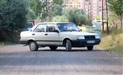 24 yıldır kullandığı ve hiç ceza yemediği otomobiline gelen tüm teklifleri reddediyor 24 yıldır kullandığı ve hiç ceza yemediği otomobiline gelen tüm teklifleri reddediyor