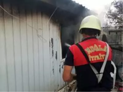 Ocakta unuttuğu yemek evini yaktı Ocakta unuttuğu yemek evini yaktı