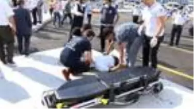 Otogardaki bir araçta darbedilerek, aşağı atıldı Otogardaki bir araçta darbedilerek, aşağı atıldı