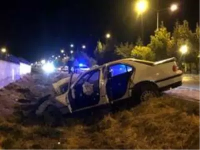 Otomobil takla attı: 2 yaralı Otomobil takla attı: 2 yaralı