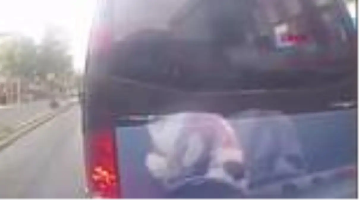 PENDİK'TE YOLUN KARŞISINA GEÇMEK İSTEYEN KADINA OTOMOBİL ÇARPTI