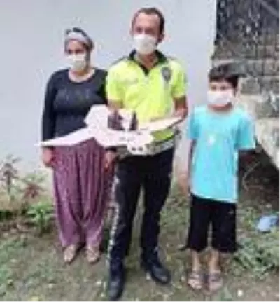 Polislere Hayranlık Duyan Minik Selman'a Doğum Günü Sürprizi Polislere Hayranlık Duyan Minik Selman'a Doğum Günü Sürprizi