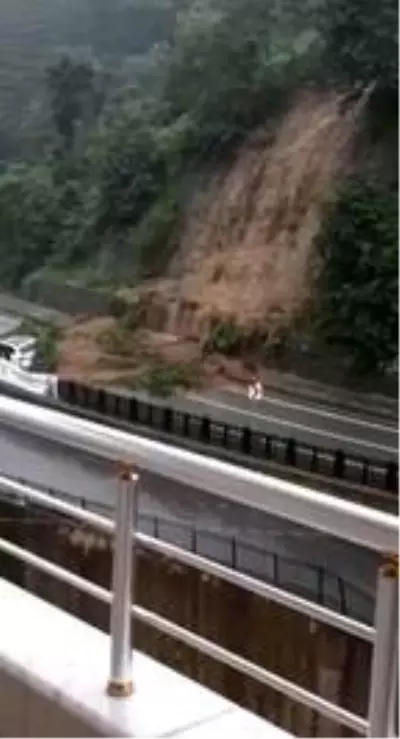 Son dakika haber! Rize'de sağanak etkili oldu (3) Son dakika haber! Rize'de sağanak etkili oldu (3)