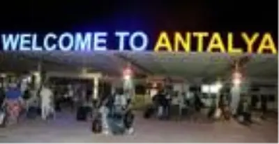 Rusya'dan Antalya'ya ilk uçakla 519 yolcu geldi Rusya'dan Antalya'ya ilk uçakla 519 yolcu geldi