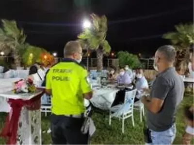 Son dakika haber! Samandağ'da polis, gece gündüz 'maske-mesafe' denetimi yaptı Son dakika haber! Samandağ'da polis, gece gündüz 'maske-mesafe' denetimi yaptı