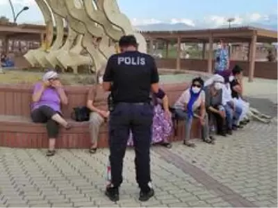 Son dakika haber! Samandağ'da polis, gece gündüz 'maske-mesafe' denetimi yaptı Son dakika haber! Samandağ'da polis, gece gündüz 'maske-mesafe' denetimi yaptı