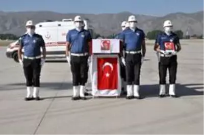 Hakkari'de şehit özel harekat polisleri memleketlerine uğurlandı Hakkari'de şehit özel harekat polisleri memleketlerine uğurlandı