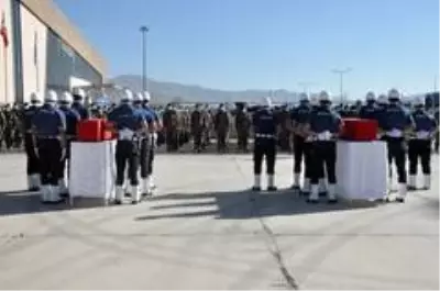 Hakkari'de şehit özel harekat polisleri memleketlerine uğurlandı Hakkari'de şehit özel harekat polisleri memleketlerine uğurlandı