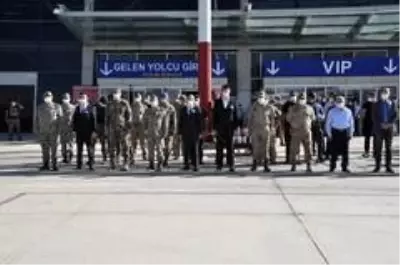 Hakkari'de şehit özel harekat polisleri memleketlerine uğurlandı Hakkari'de şehit özel harekat polisleri memleketlerine uğurlandı