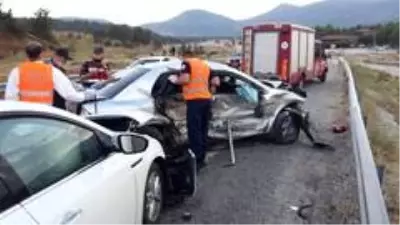 Seydikemer'de otomobiller çarpıştı: 2 yaralı Seydikemer'de otomobiller çarpıştı: 2 yaralı