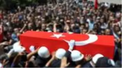 Son Dakika: Hakkari Yüksekova'da zırhlı araç devrildi: 2 özel harekat polisi şehit oldu Son Dakika: Hakkari Yüksekova'da zırhlı araç devrildi: 2 özel harekat polisi şehit oldu