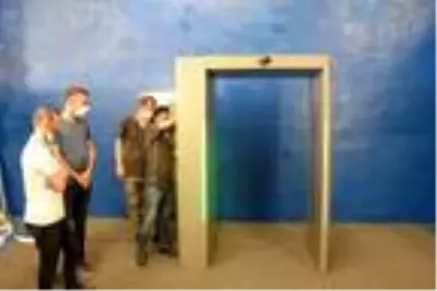 Ürettikleri dezenfeksiyon tünellerini 12 ülkeye ihraç ediyorlar Ürettikleri dezenfeksiyon tünellerini 12 ülkeye ihraç ediyorlar
