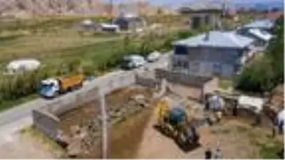 Van'da 110 ahırın yıkım çalışmaları devam ediyor Van'da 110 ahırın yıkım çalışmaları devam ediyor