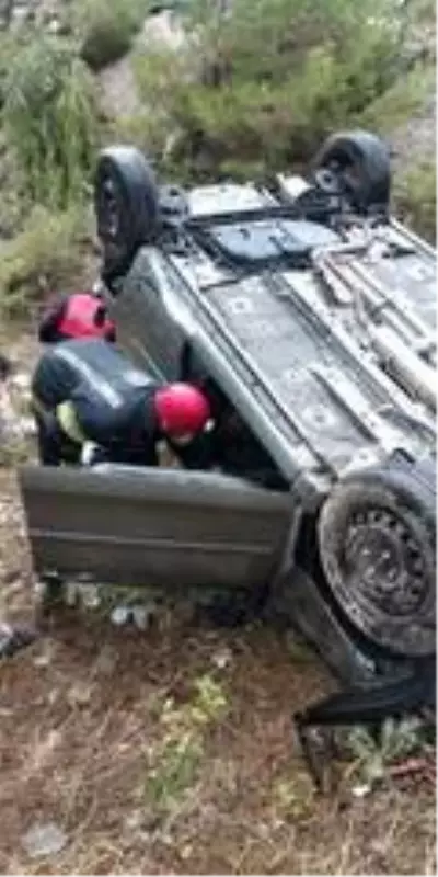 Yağmurlu hava kazaya neden oldu: 3 yaralı Yağmurlu hava kazaya neden oldu: 3 yaralı