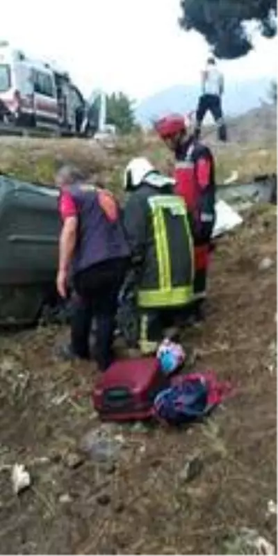 Yağmurlu hava kazaya neden oldu: 3 yaralı Yağmurlu hava kazaya neden oldu: 3 yaralı