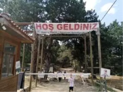 Yasak olmasına rağmen gölet piknikçilerle doldu taştı Yasak olmasına rağmen gölet piknikçilerle doldu taştı