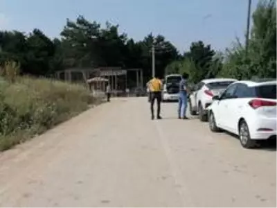 Yasak olmasına rağmen gölet piknikçilerle doldu taştı Yasak olmasına rağmen gölet piknikçilerle doldu taştı