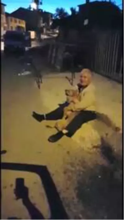 3 aydır kayıp köpeğiyle kavuşma anı duygulandırdı 3 aydır kayıp köpeğiyle kavuşma anı duygulandırdı