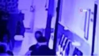 Adliye koridorunda kadın avukata böyle tokat attı Adliye koridorunda kadın avukata böyle tokat attı