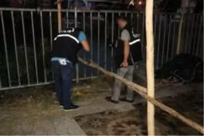 Ağabey ve kardeşi birbirlerini bıçakladı Ağabey ve kardeşi birbirlerini bıçakladı