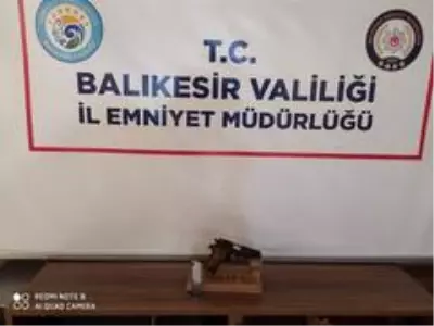 Son dakika haber: Balıkesir'de polis 13 silah ele geçirdi Son dakika haber: Balıkesir'de polis 13 silah ele geçirdi