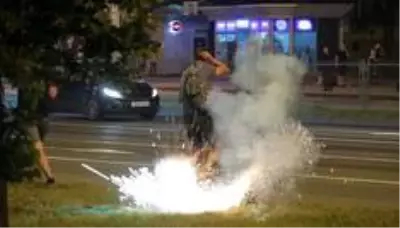 Belarus seçimleri: Muhalif aday Tikhanovskaya'nın nerede olduğu bilinmiyor, protestolarda bir kişi... Belarus seçimleri: Muhalif aday Tikhanovskaya'nın nerede olduğu bilinmiyor, protestolarda bir kişi...