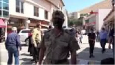 Bitlis Valisi Çağatay, maske denetimine katıldı Bitlis Valisi Çağatay, maske denetimine katıldı