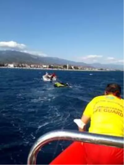 Edremit'te uçurtma sörfü yapan genç ve kurtarmaya gidenleri cankurtaranlar kurtardı Edremit'te uçurtma sörfü yapan genç ve kurtarmaya gidenleri cankurtaranlar kurtardı