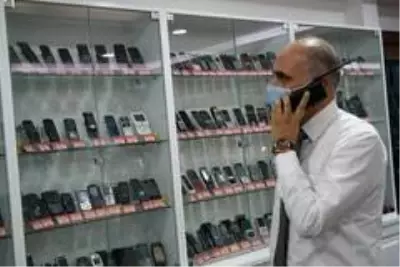 Elazığ'daki telefon koleksiyonu görenleri hayrete düşürüyor Elazığ'daki telefon koleksiyonu görenleri hayrete düşürüyor
