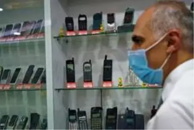 Elazığ'daki telefon koleksiyonu görenleri hayrete düşürüyor Elazığ'daki telefon koleksiyonu görenleri hayrete düşürüyor