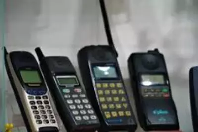 Elazığ'daki telefon koleksiyonu görenleri hayrete düşürüyor Elazığ'daki telefon koleksiyonu görenleri hayrete düşürüyor
