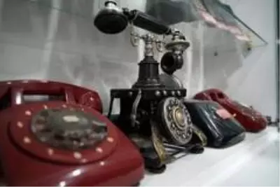 Elazığ'daki telefon koleksiyonu görenleri hayrete düşürüyor Elazığ'daki telefon koleksiyonu görenleri hayrete düşürüyor